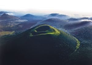 Crateres-emboites-du-puy-de-Come-800x569