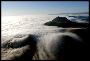 Mer-de-nuages-au-dessus-des-volcans-800x543