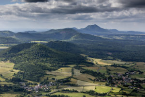 Vue-aerienne-du-sud-de-la-chaine-800x534