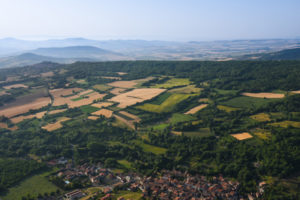 Vue-aerienne-sur-la-Montagne-de-la-Serre-800x534