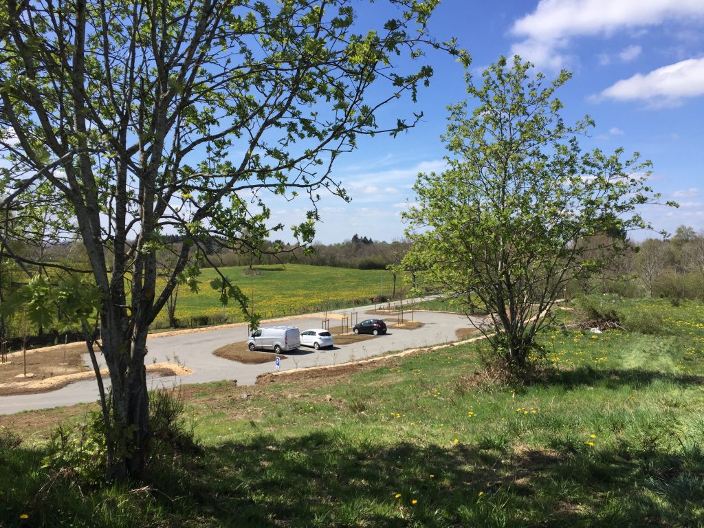 New car park at Beauregard, start point for hikes to the Puys de Louchadière and Jumes and Coquille ©CD63