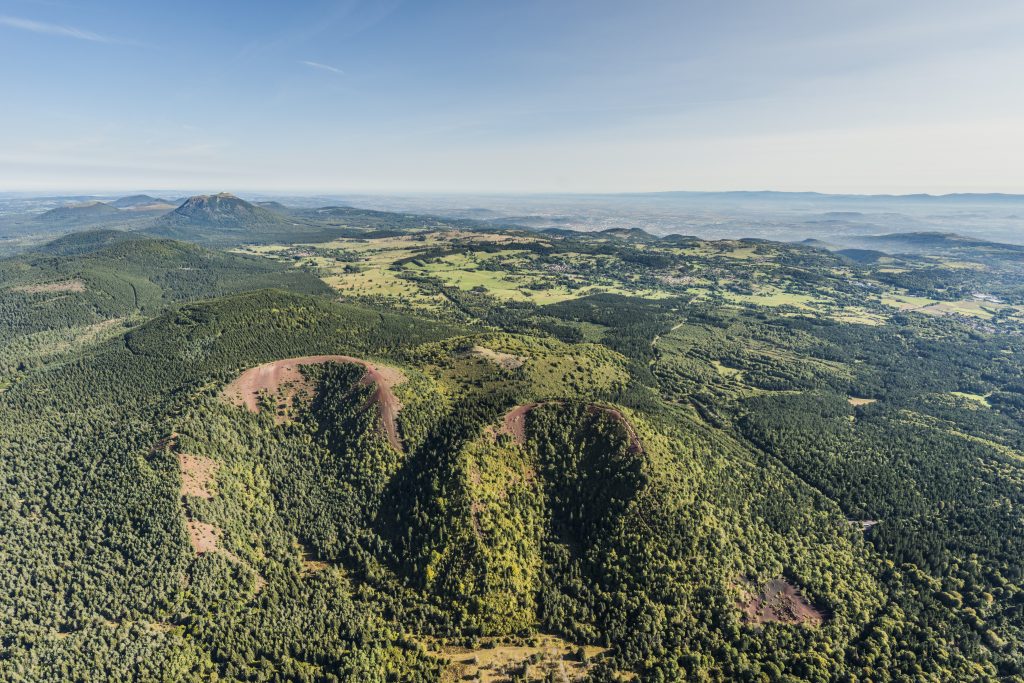 Aerial view of the twin craters of the Puys de Vache and Lassolas ©Gérard Fayet